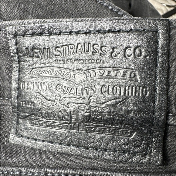 Levi's Women's 721 High Rise Skinny Leg Distressed Jeans Size 30 Rhinestone - Picture 15 of 16